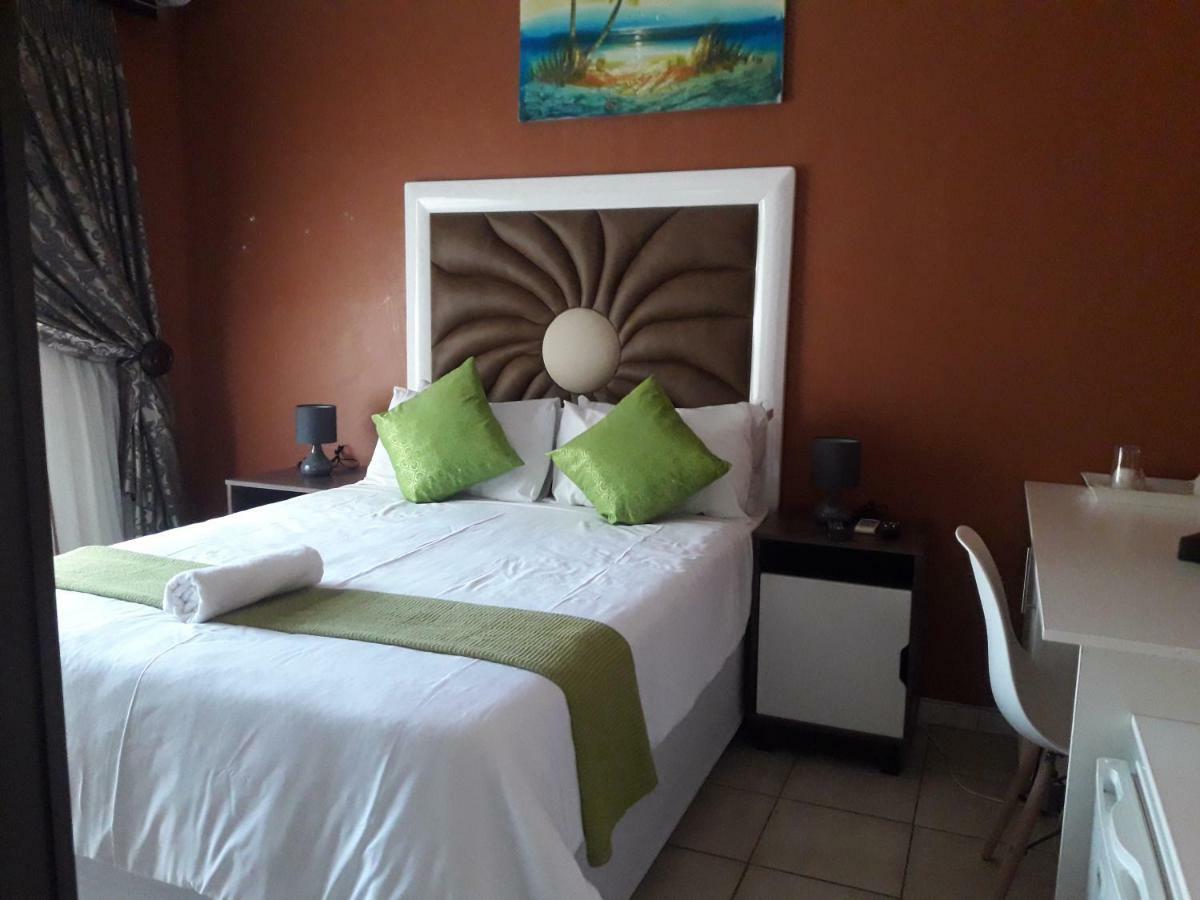 Vakhusi Guesthouse Malamulele Екстер'єр фото